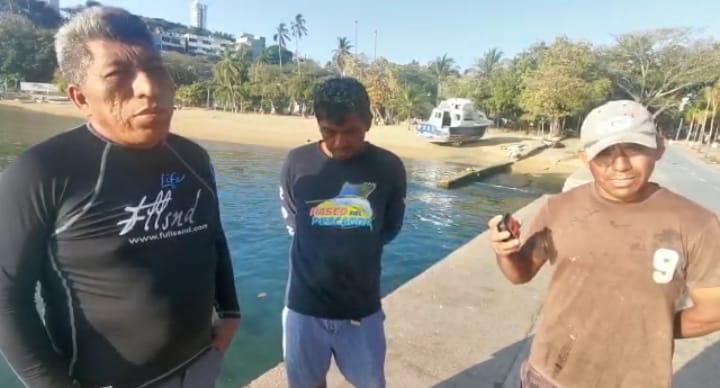 Rescatan a tres pescadores de Acapulco