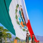 Ceremonia de izamiento de la Bandera Monumental para conmemorar el 204 aniversario del lábaro patrio en Iguala