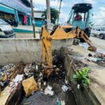 Intensifica el Gobierno de Acapulco la limpieza en canales en Cayaco-Puerto Marqués