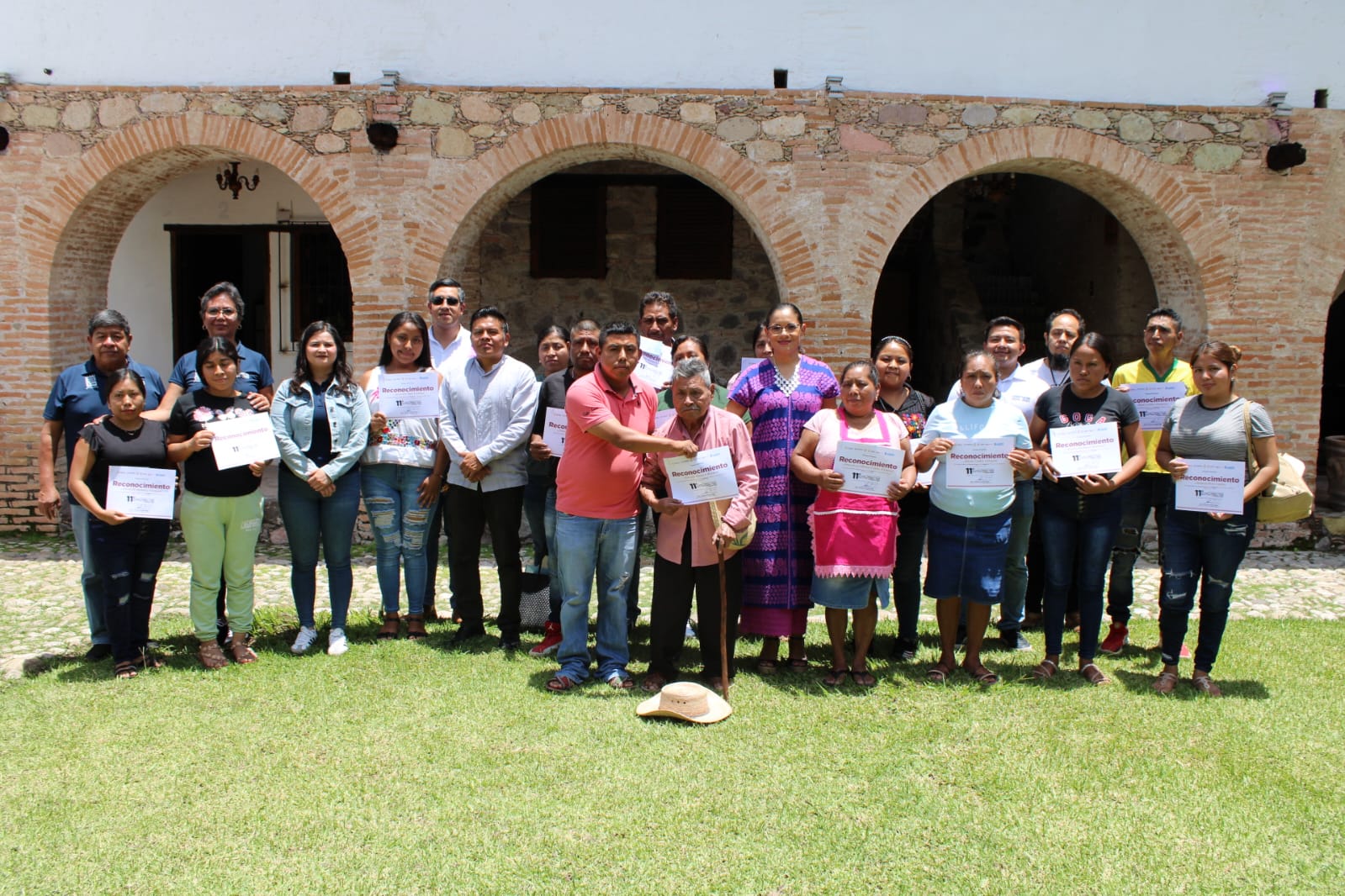 Premian a 24 artesanos de Chilapa en el Décimo Primer Concurso Artesanal de Tejido y Torcido de Palma, Hoja de Maíz, Carrizo y Textiles