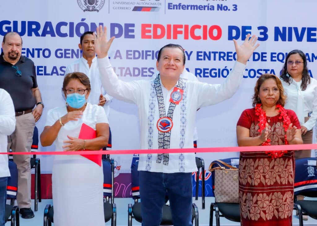Javier Saldaña inaugura obras modernas en la Costa Chica, entrega equipamiento y firma vinculación con municipios