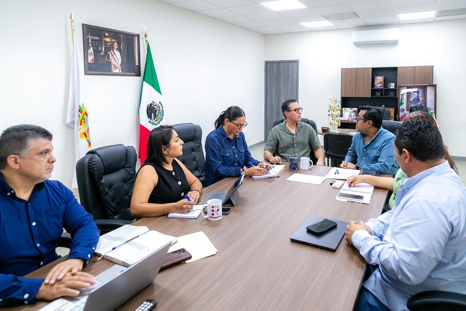 Simón Quiñones y René Posselt encabezan reunión de trabajo para fortalecer estrategias previo a Semana Santa y Tianguis Turístico