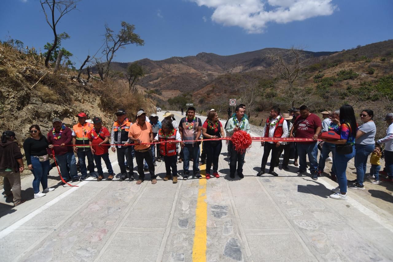 Fortalece gobierno del estado la conectividad en Eduardo Neri con nuevo camino artesanal