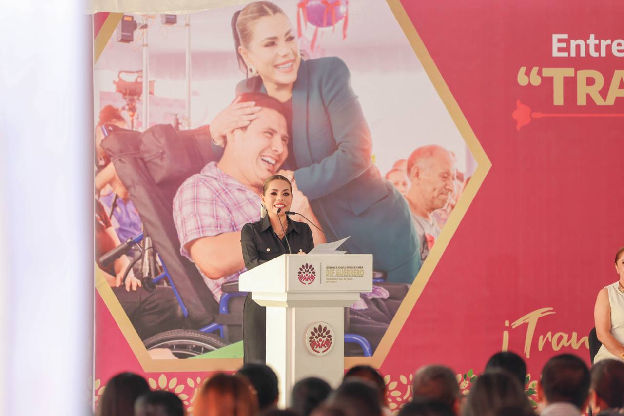 La gobernadora Evelyn Salgado y la presidenta del DIF Guerrero, Liz Salgado, entregan aparatos funcionales para transformar la vida de las personas con discapacidad 