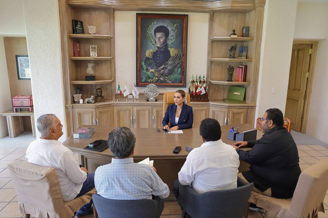 Refrenda Evelyn Salgado compromiso con el magisterio guerrerense