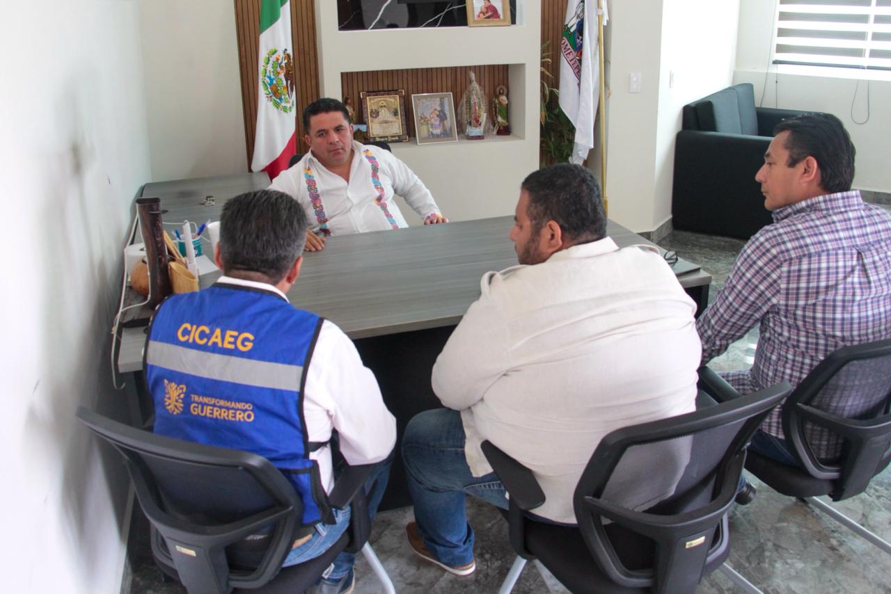 Atienden al sector transporte de la Costa Chica; se evaluarán sus peticiones: Francisco Rodríguez 