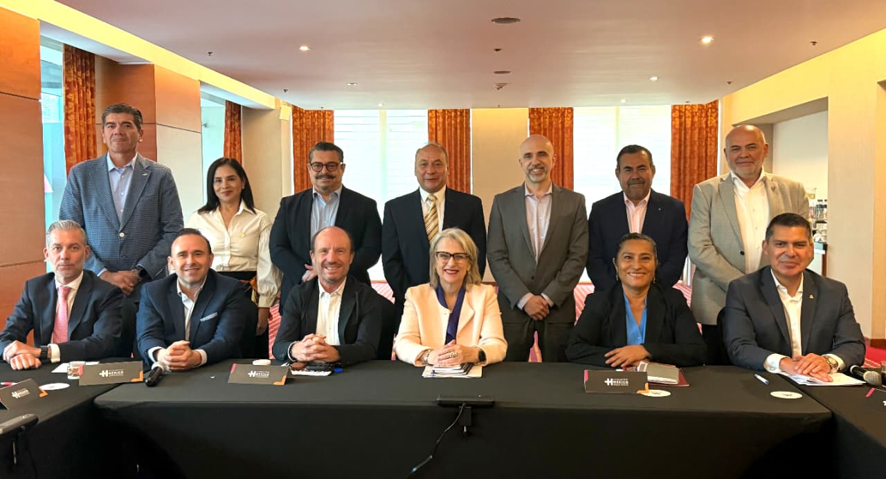 Proyecta Abelina López a Acapulco ante las principales cadenas hoteleras del país