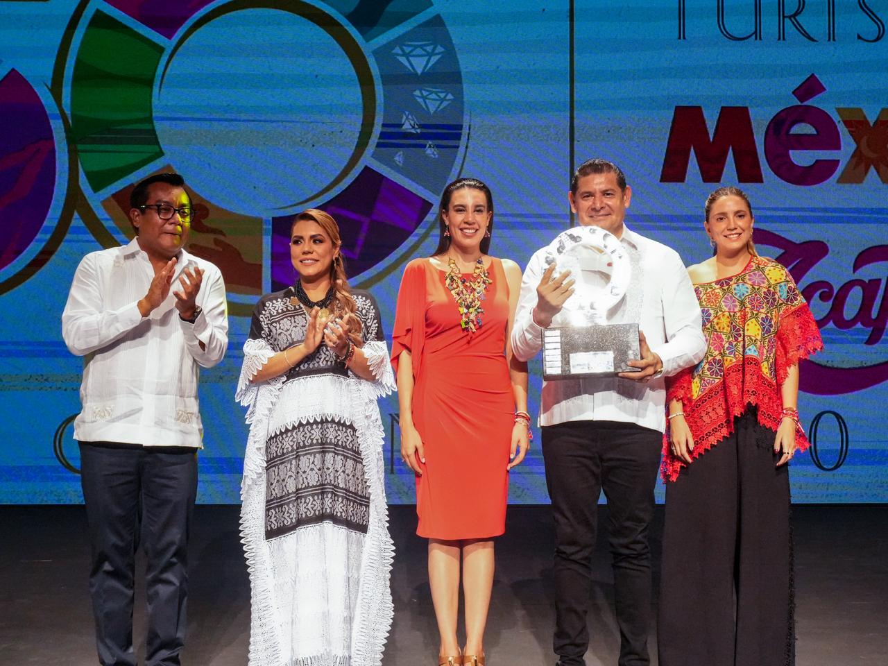 Puebla toma la estafeta del Tianguis Turístico México 2027; se formaliza el relevo y se reconoce a lo mejor del sector