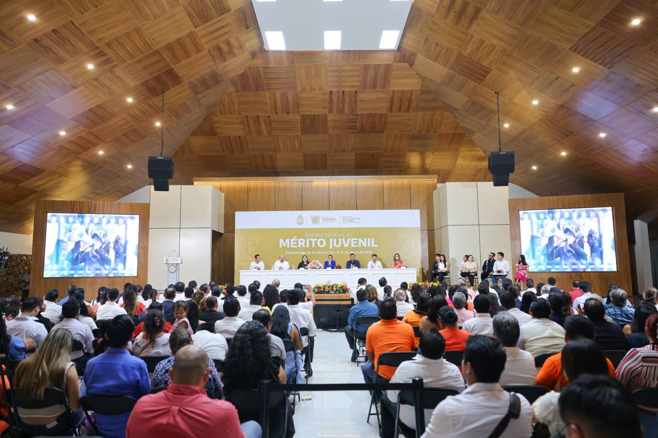 Entrega  Evelyn Salgado Pineda el Premio al Mérito Juvenil a jóvenes que inspiran a Guerrero