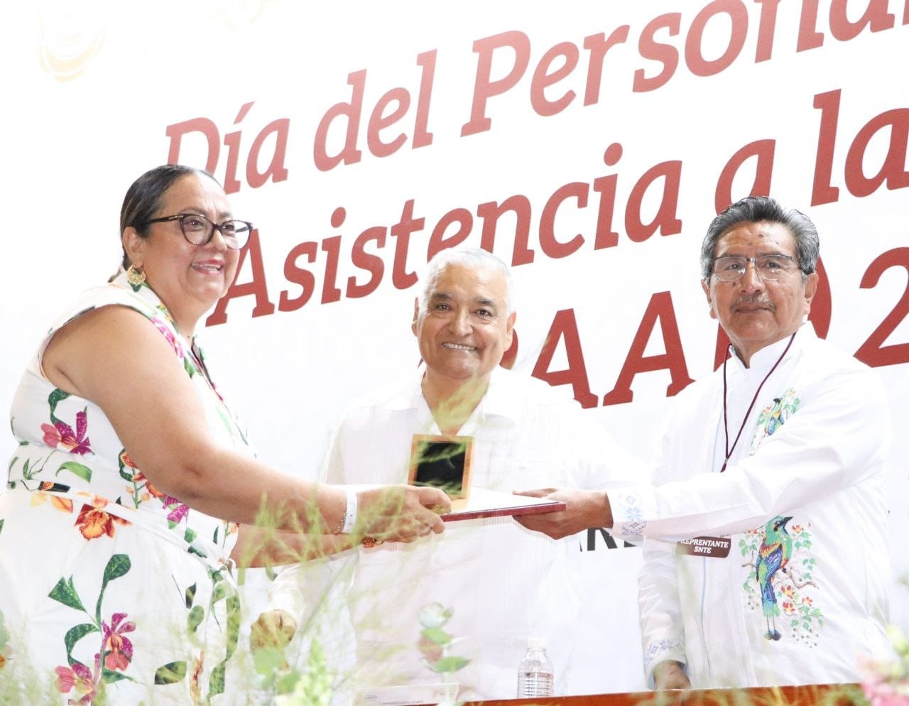 Reconoce el Gobierno de Guerrero la trayectoria de más de mil trabajadores de apoyo a la educación
