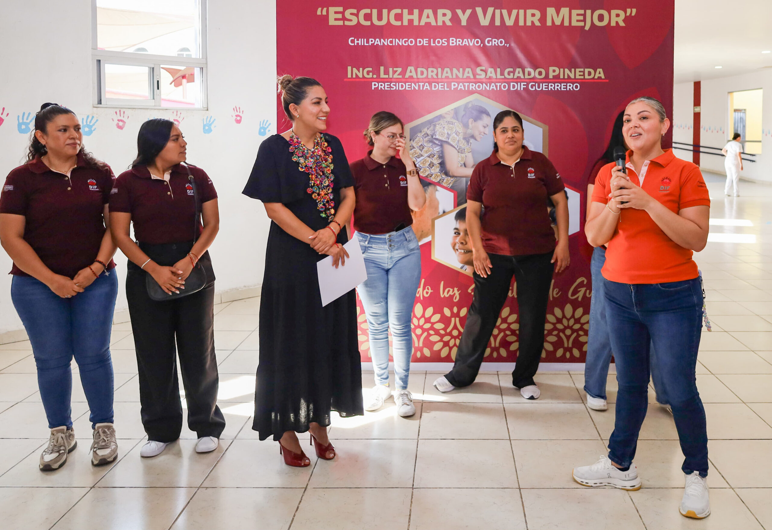 DIF Guerrero beneficia con aparatos auditivos a personas de la región Centro y Montaña
