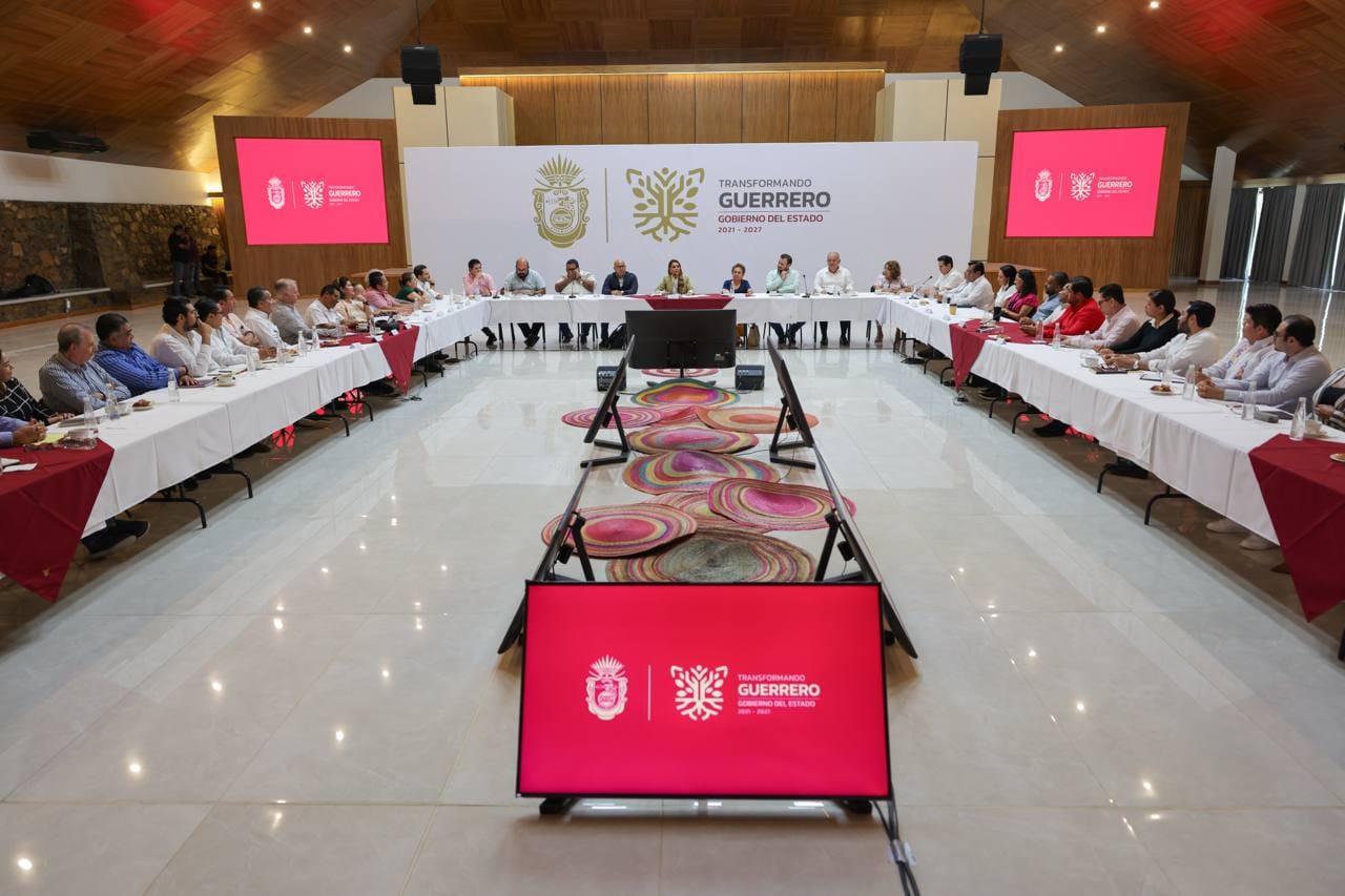 Evelyn Salgado evalúa resultados de gobierno con su gabinete
