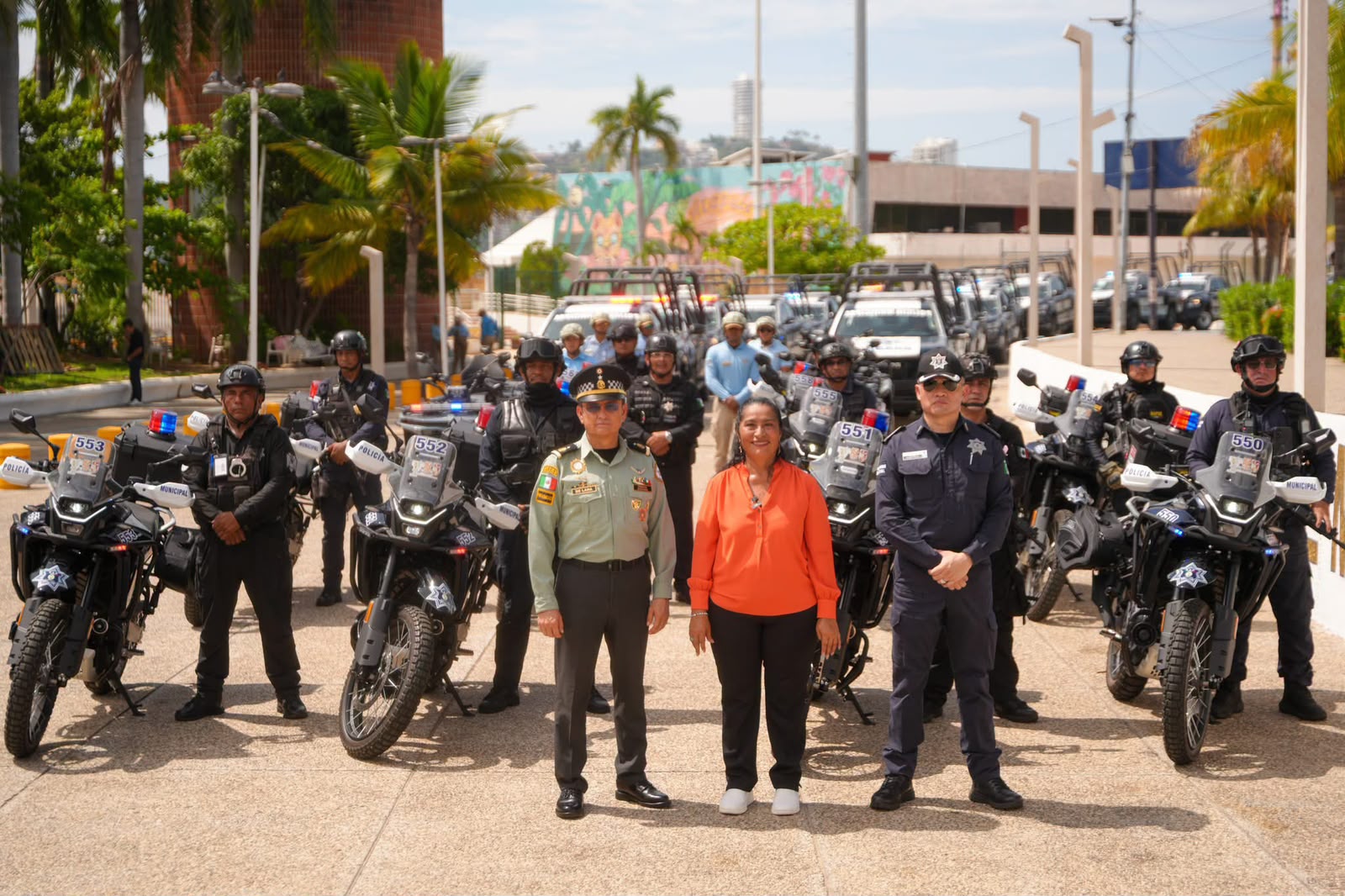 Equipa Abelina López Rodríguez a Seguridad Pública con 32 nuevas unidades