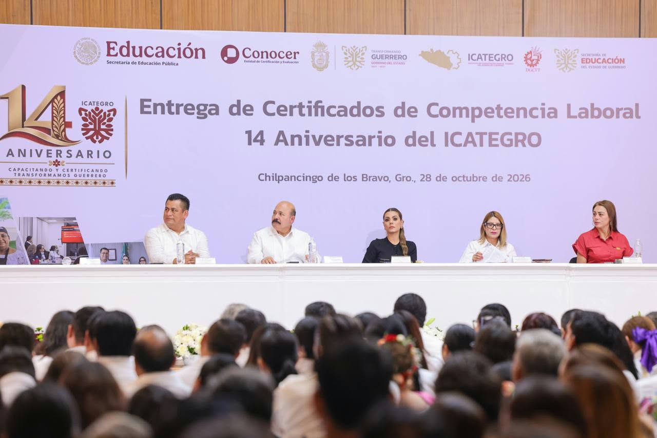Impulsa Evelyn Salgado la certificación laboral y entrega 400 documentos para fortalecer la profesionalización en Guerrero